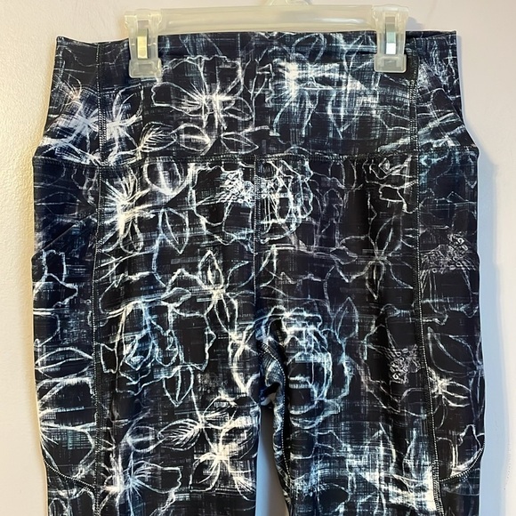 Spyder Active Floral Black Blue White Cropped Athletic Leggings size L - Picture 3 of 16